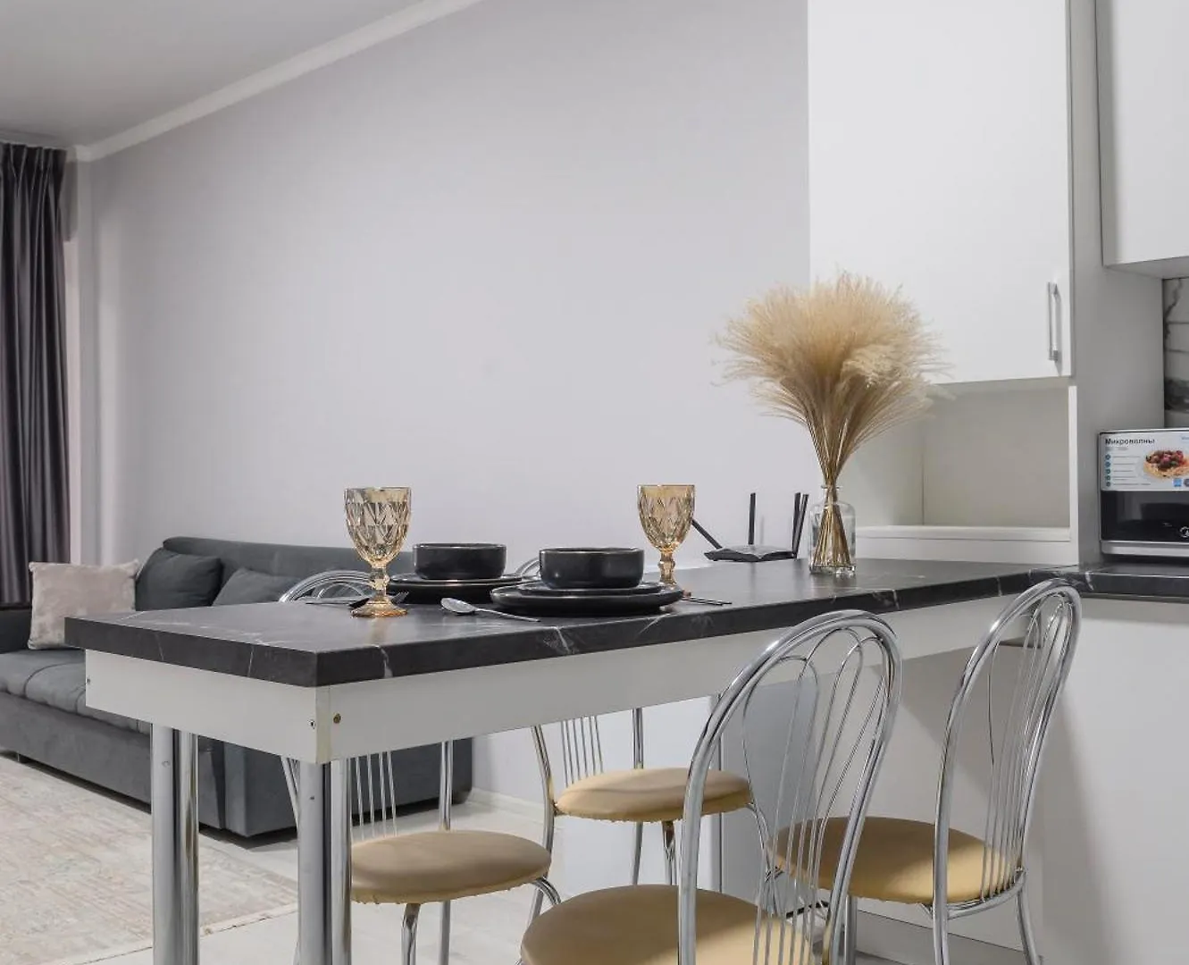 The Grey Of The City Days Almaty Appartement