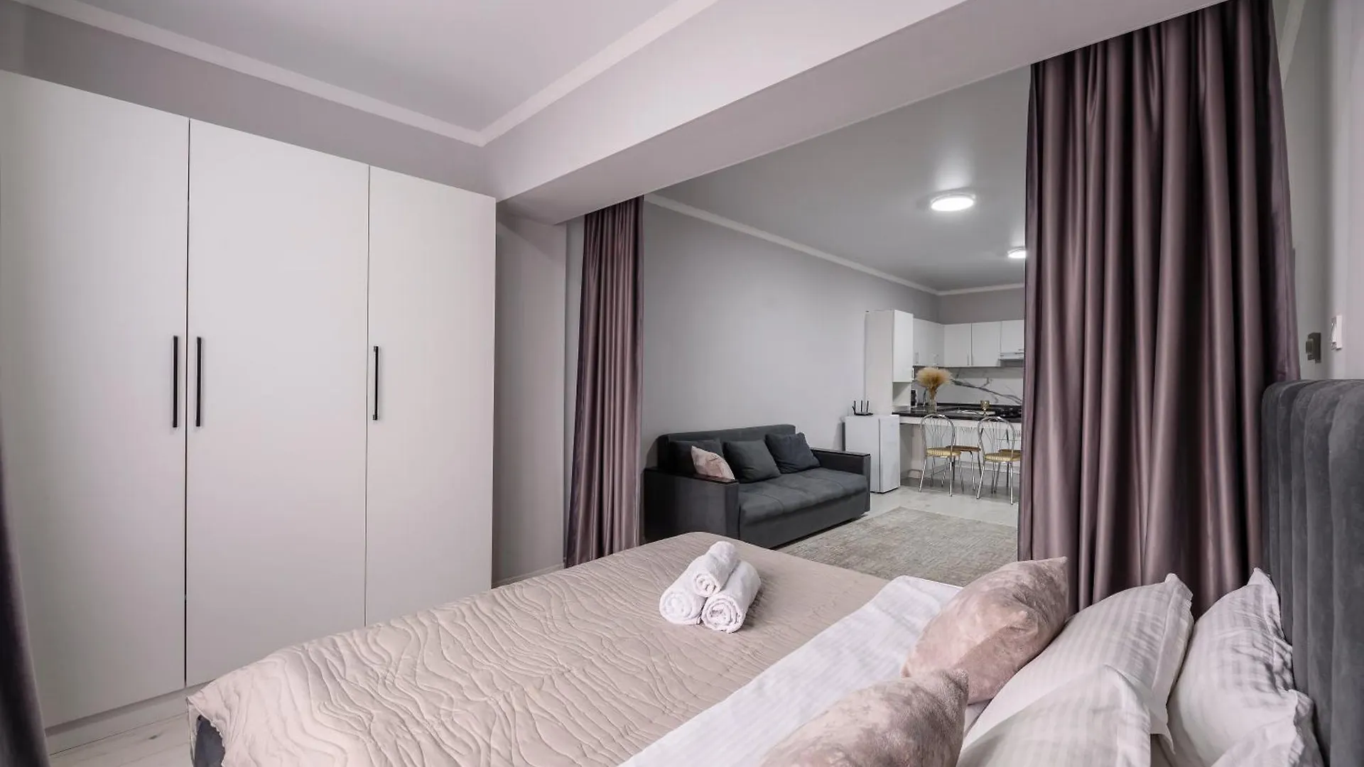 The Grey Of The City Days Almaty Appartement